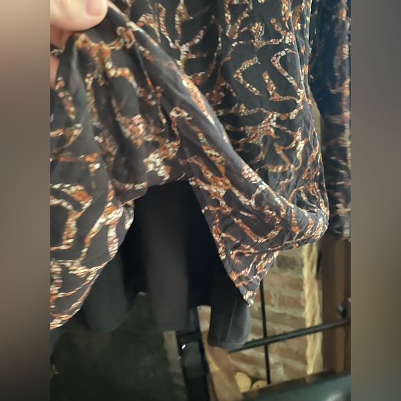 Robert Graham Silk Top - Picture 6 of 8